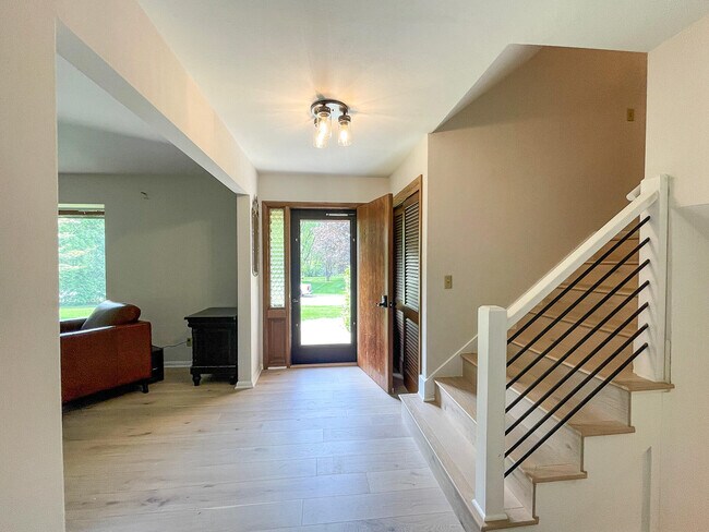 Building Photo - 6211 Fisher Ln