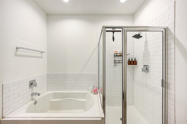 Building Photo - 6846 Dell Vista Drive