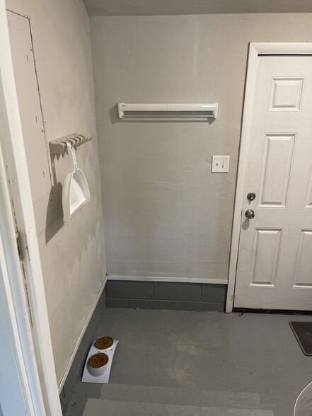 Building Photo - 1503 Ellington Sq