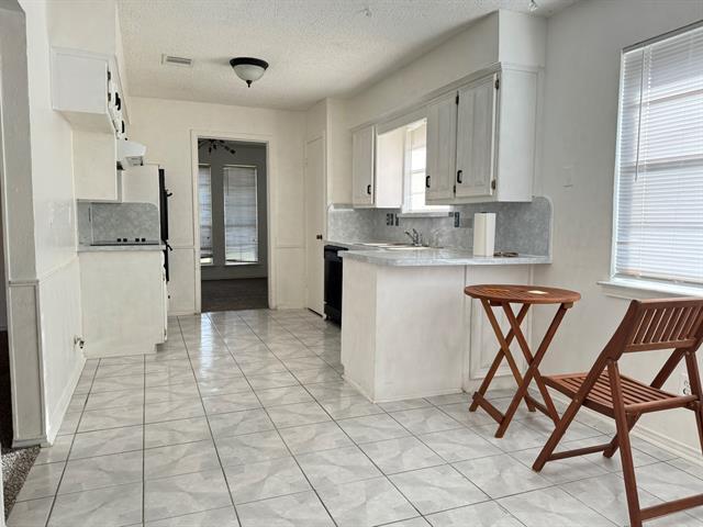 Building Photo - 2301 Claridge Cir