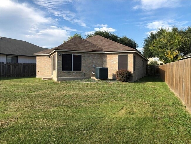 Building Photo - 1304 Water Spaniel Way
