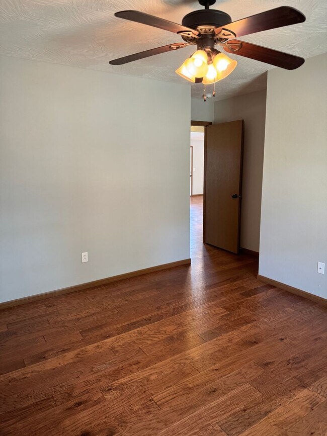 Building Photo - Beautiful Home Strafford, Missouri