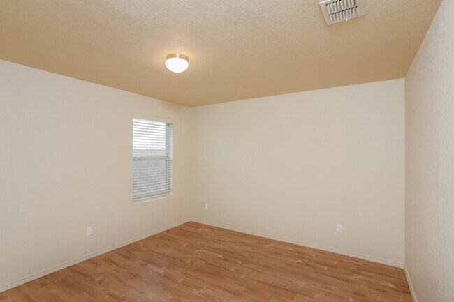 Building Photo - 10607 Hunters Pond
