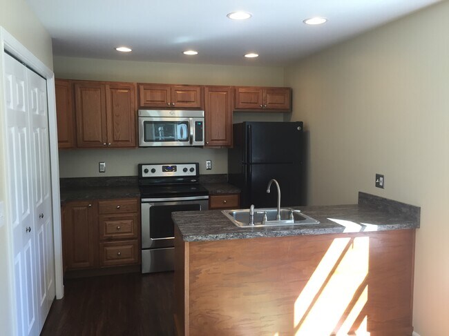 Building Photo - 10933 Hall Rd