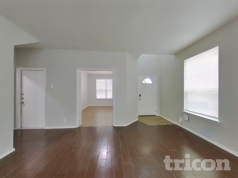 Building Photo - 131 Reeves Garden