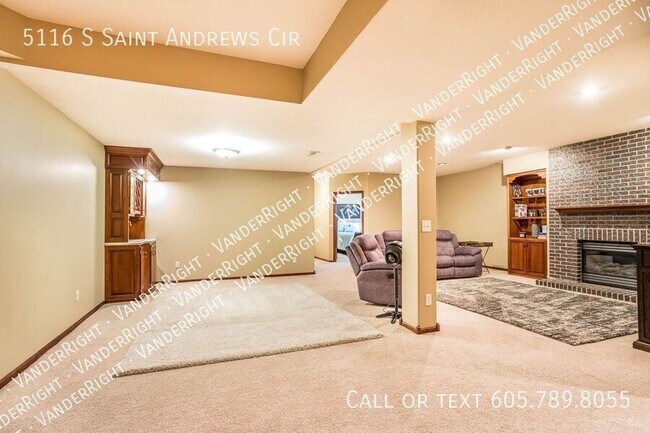 Building Photo - 5116 S St Andrews Cir