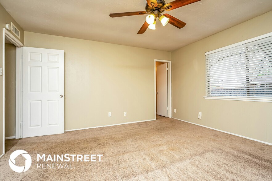 Building Photo - 329 Rockcrest Dr