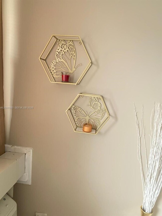 Building Photo - 2701 Riverside Dr