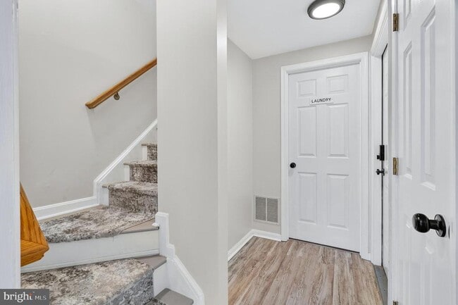 Building Photo - 7123 Gresham Ct E