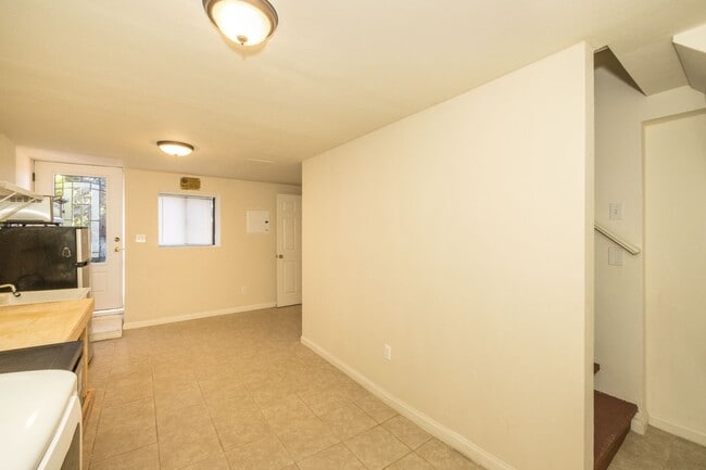 Building Photo - 1272 S Mayfair Ave