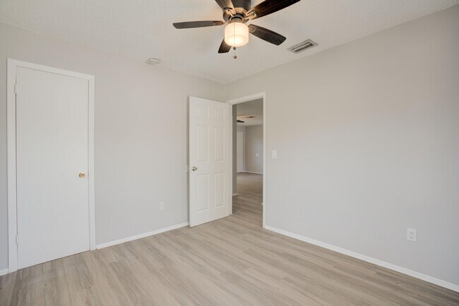 Building Photo - 6590 Jupiter Gardens Blvd