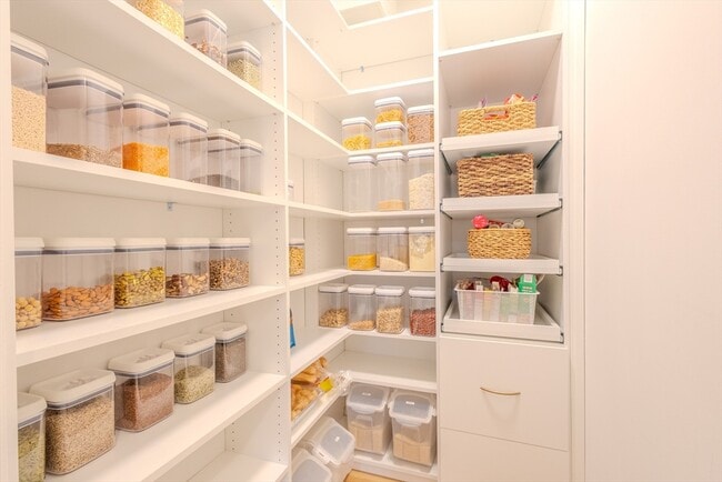 Building Photo - 18 Locust Hill Dr