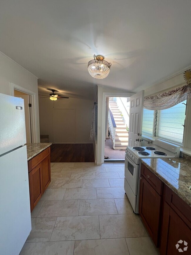 Building Photo - Newly renovated 1 bedroom, 1 bath, 1 parki...