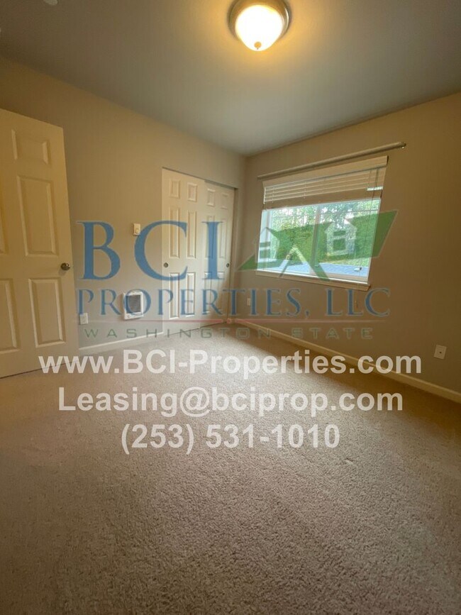 Building Photo - Beautiful 3 Bedroom House in Puyallup Available July 1, 2026!