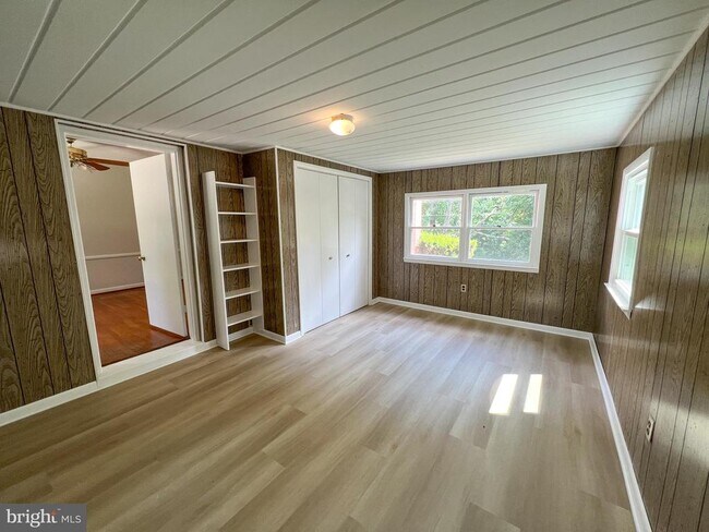 Building Photo - 10001 Woodhill Rd