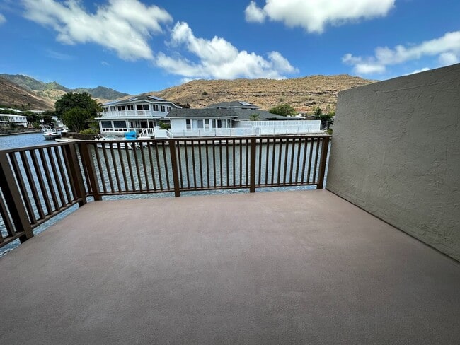 Building Photo - Hawaii Kai - The COLONY MARINA:  Lovely townhouse with spacious 4 bedrooms, 3 bath, 2 covered par...
