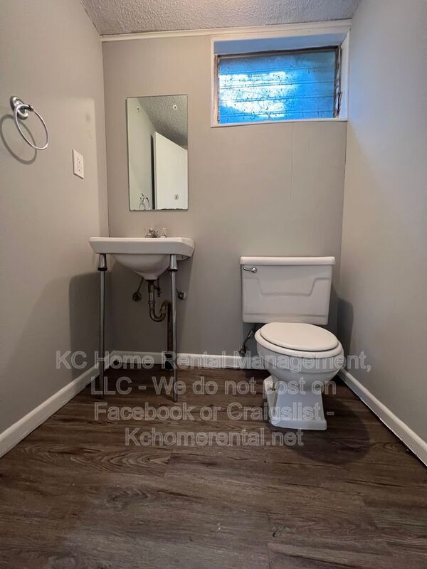 Building Photo - 6708 W 71st Terrace