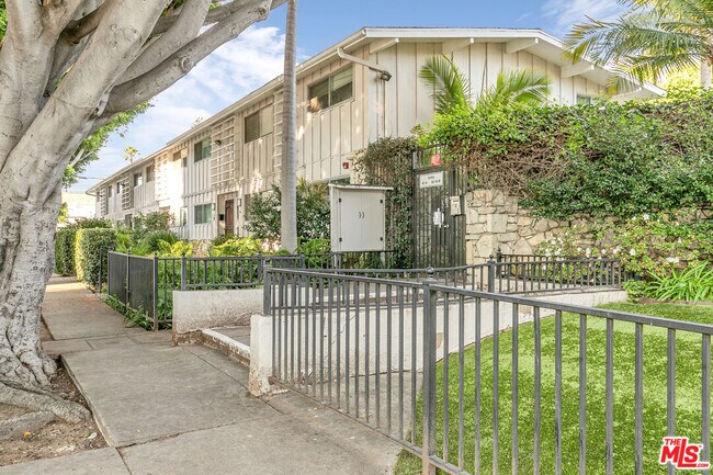 Building Photo - 4040 Grand View Blvd