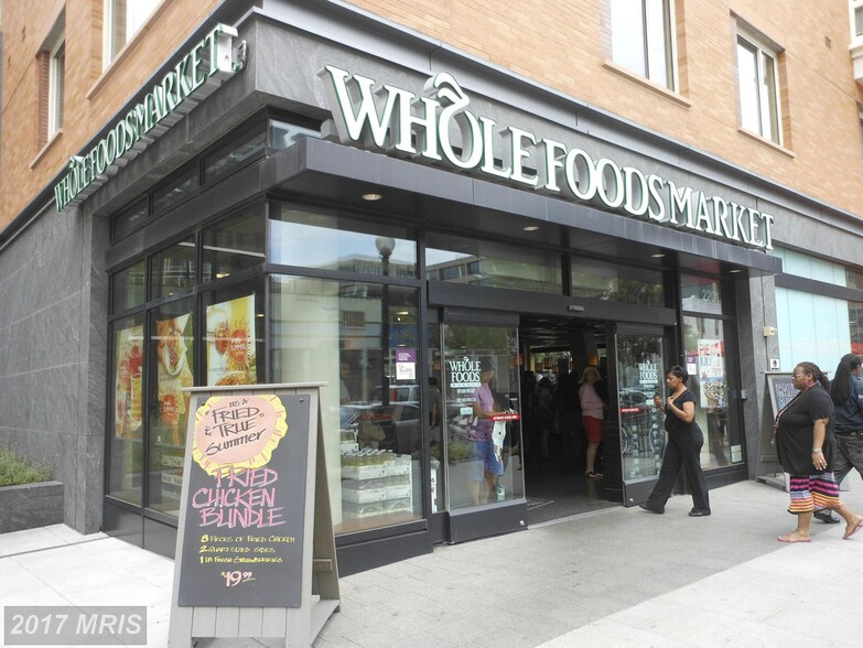 Short walk to Whole Food Market - 1200 23rd Street Northwest