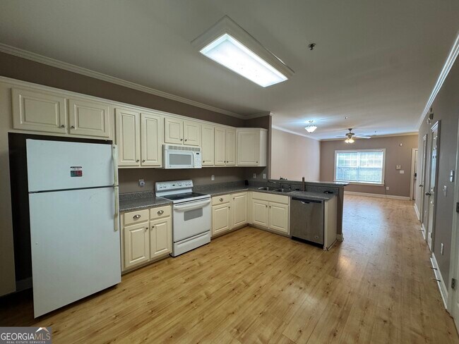 Building Photo - 460 S Barnett Shoals Rd