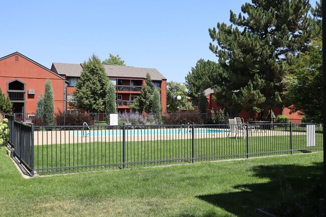 Building Photo - 2 Bedroom Condo Near CSU