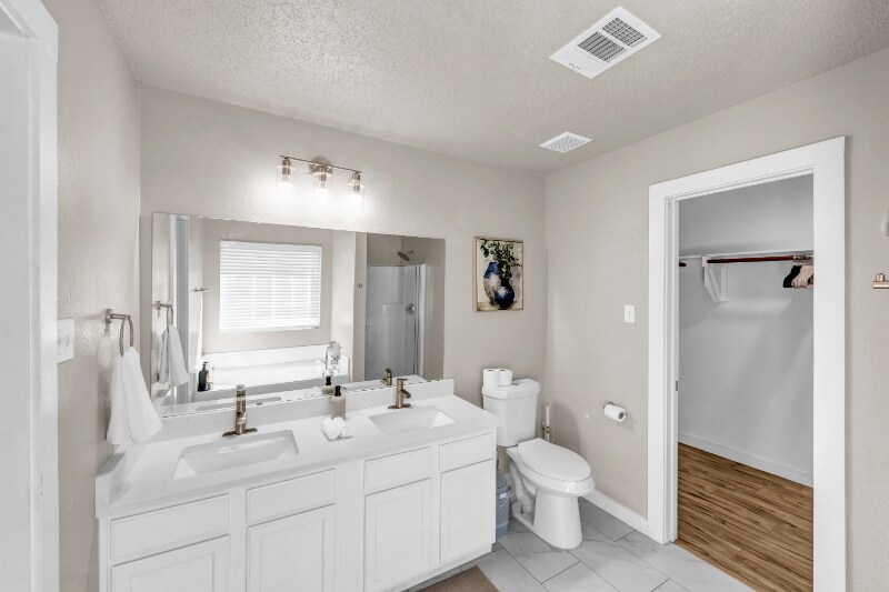 Building Photo - 9924 George Washington Dr