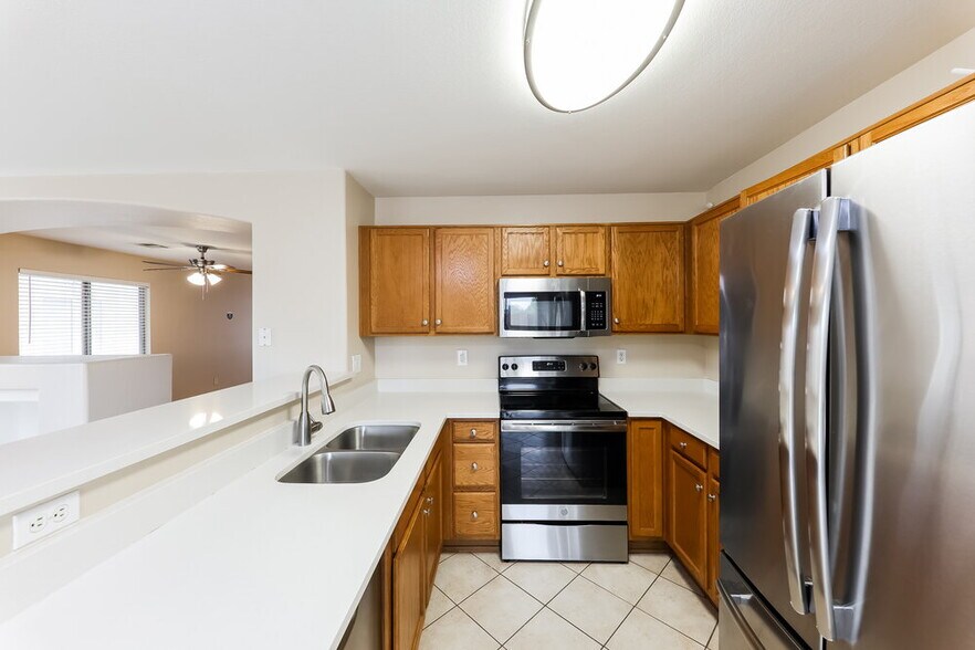 Building Photo - 16255 N 158th Dr