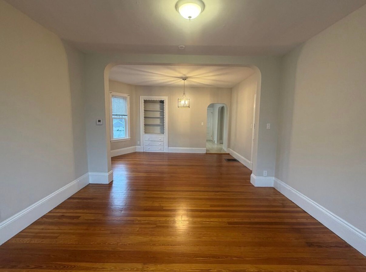 Building Photo - 10 Lambert Ave