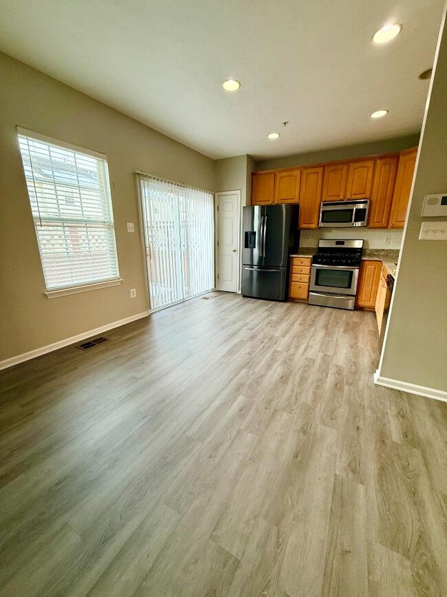 Building Photo - 838 Lowe Rd