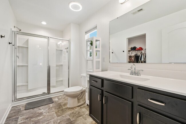 Building Photo - Energy-Efficient 3-Bed, 2.5-Bath Home in Benson!