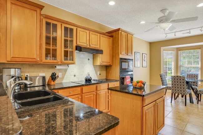 Building Photo - "Charming 2 Bed, 2 Bath with Den Rental Home in Sun City, SC - Spacious and Inviting!"