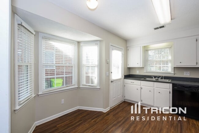 Building Photo - 516 Kenton Dr