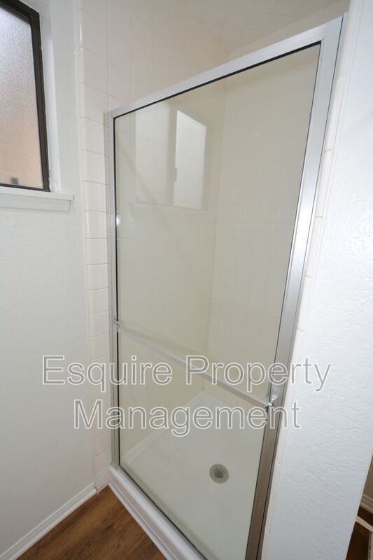 Building Photo - 1610 Oneida Pl