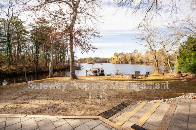 Building Photo - 90 Clubhouse Rd