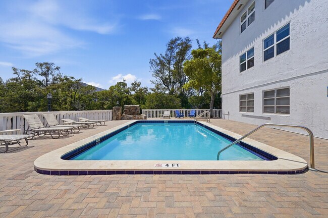 Building Photo - 1400 NE 57th St