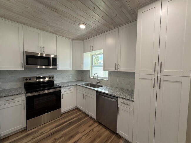 Building Photo - 3665 Belle Vista Dr E