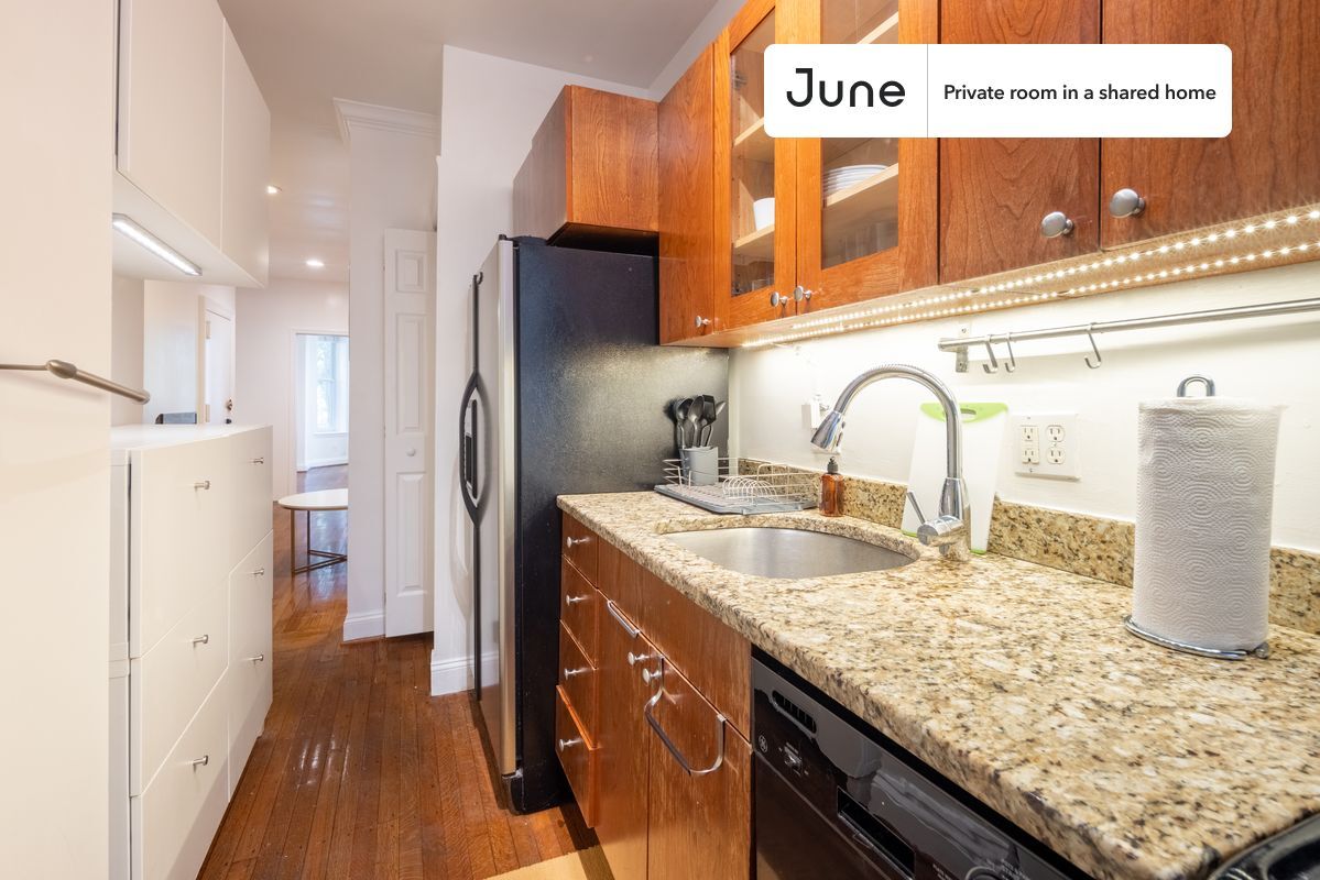 Building Photo - Room in Shared 3 bed/1 bath home