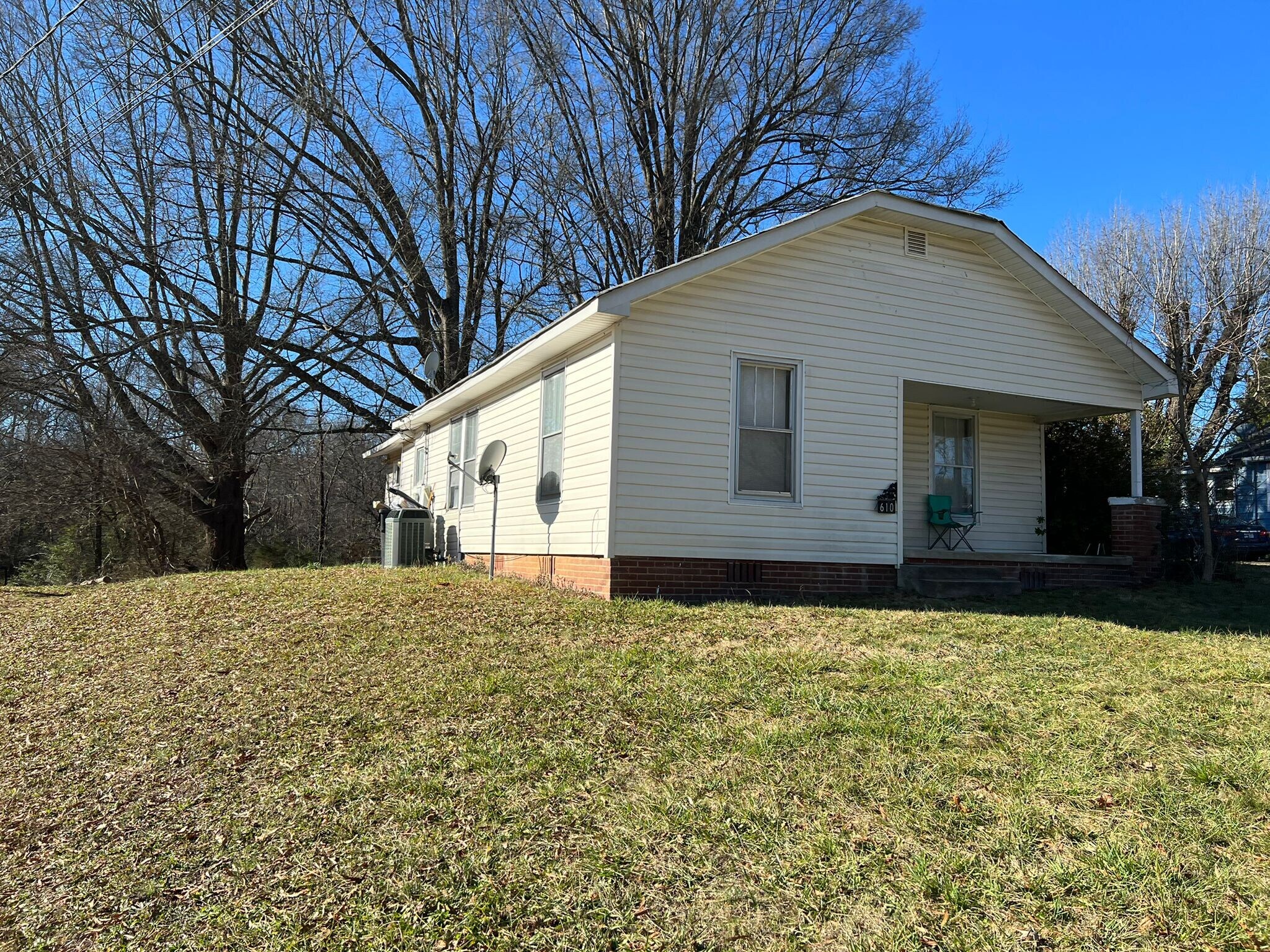 Building Photo - 610 S Chapel St