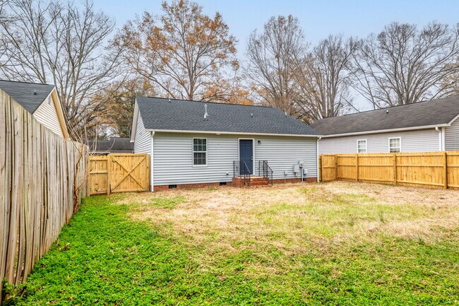 Building Photo - 420 Alpha St