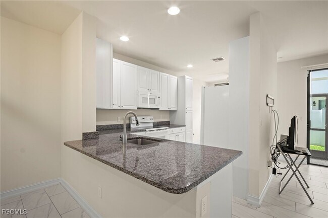 Building Photo - 15851 Portofino Springs Blvd
