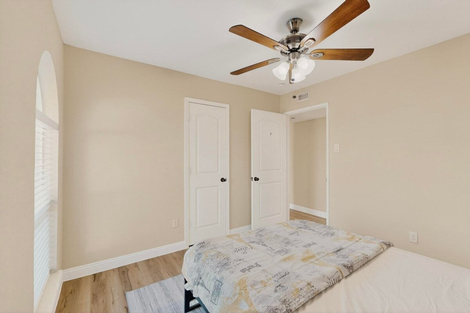 Building Photo - 136 Yorkshire Dr