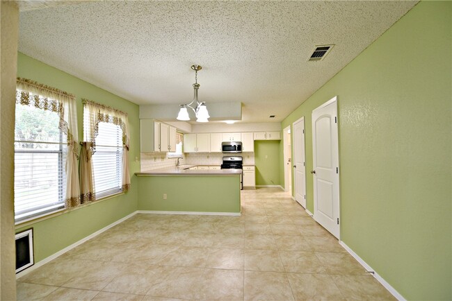 Building Photo - 4604 Pelham Dr
