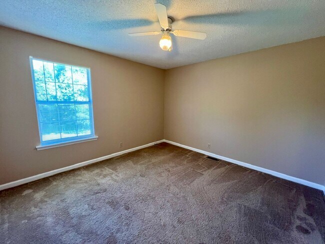 Building Photo - 2563 Carriage Dr
