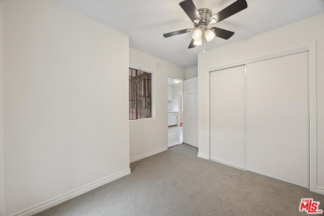 Building Photo - 2840 S Mansfield Ave