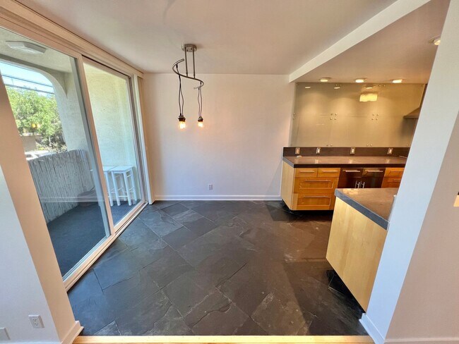 Building Photo - Modern 2 bedroom Gem Near Bixby Park | Private Balcony & Secured Parking