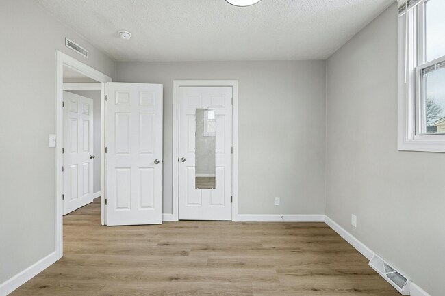 Building Photo - 3111 S 40th St