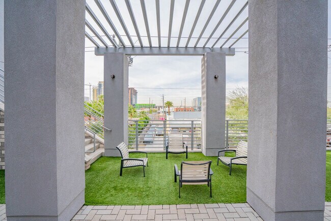 Building Photo - 295 E Roosevelt St