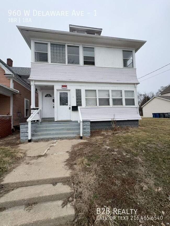 Building Photo - 960 W Delaware Ave