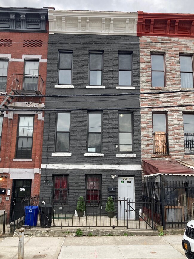 Primary Photo - 460 E 134th St