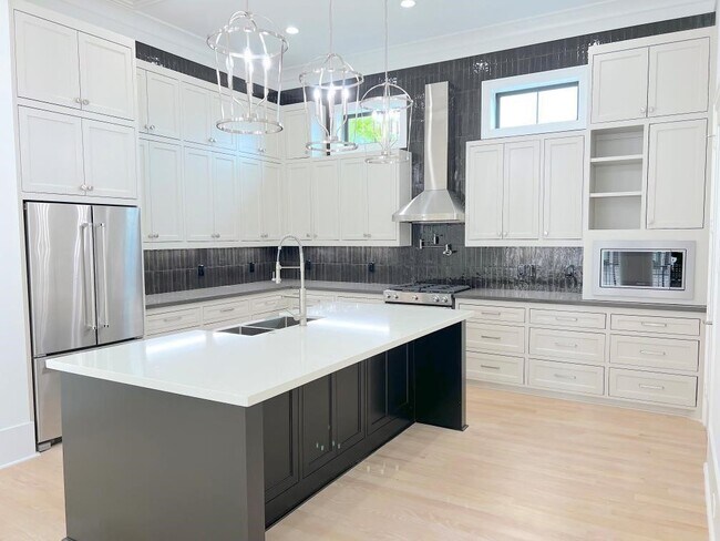 Building Photo - 2122 Blalock Rd